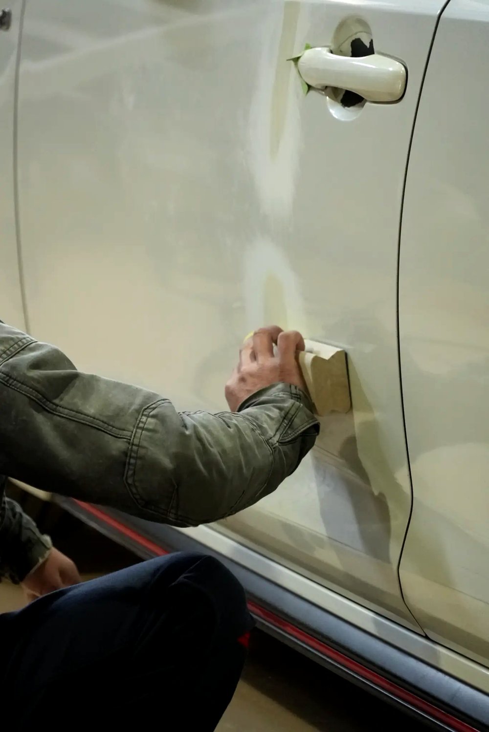 板金作業の様子